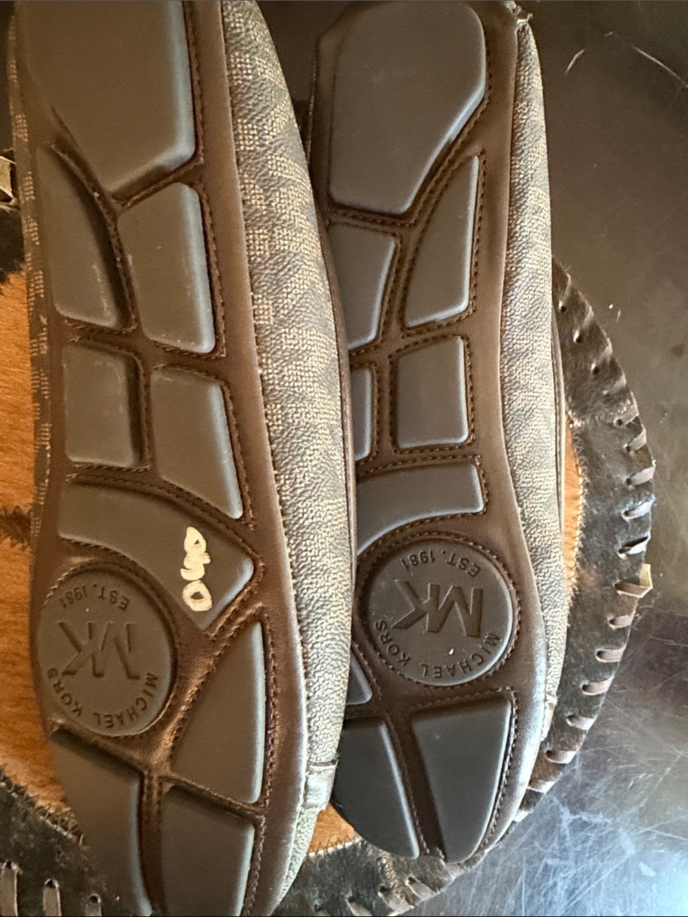 Main Character Energy ✨ Michael Kors MK Logo Flats Brown Size 9.5 - Picture 5 of 7